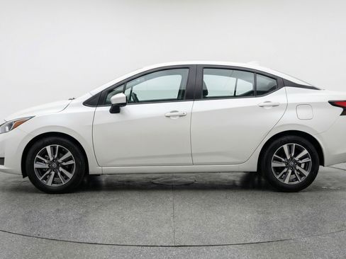 Used 2025 Nissan Versa SV image 5