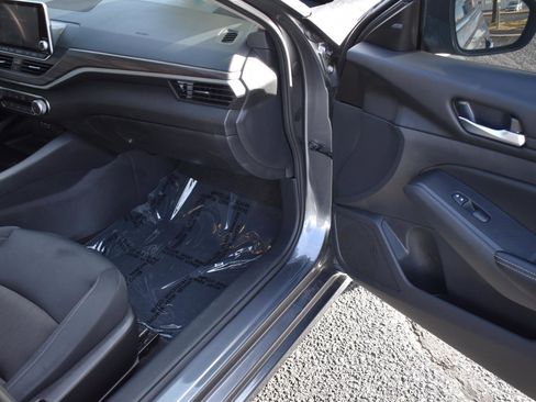 Used 2024 Nissan Altima 2.5 SV image 16