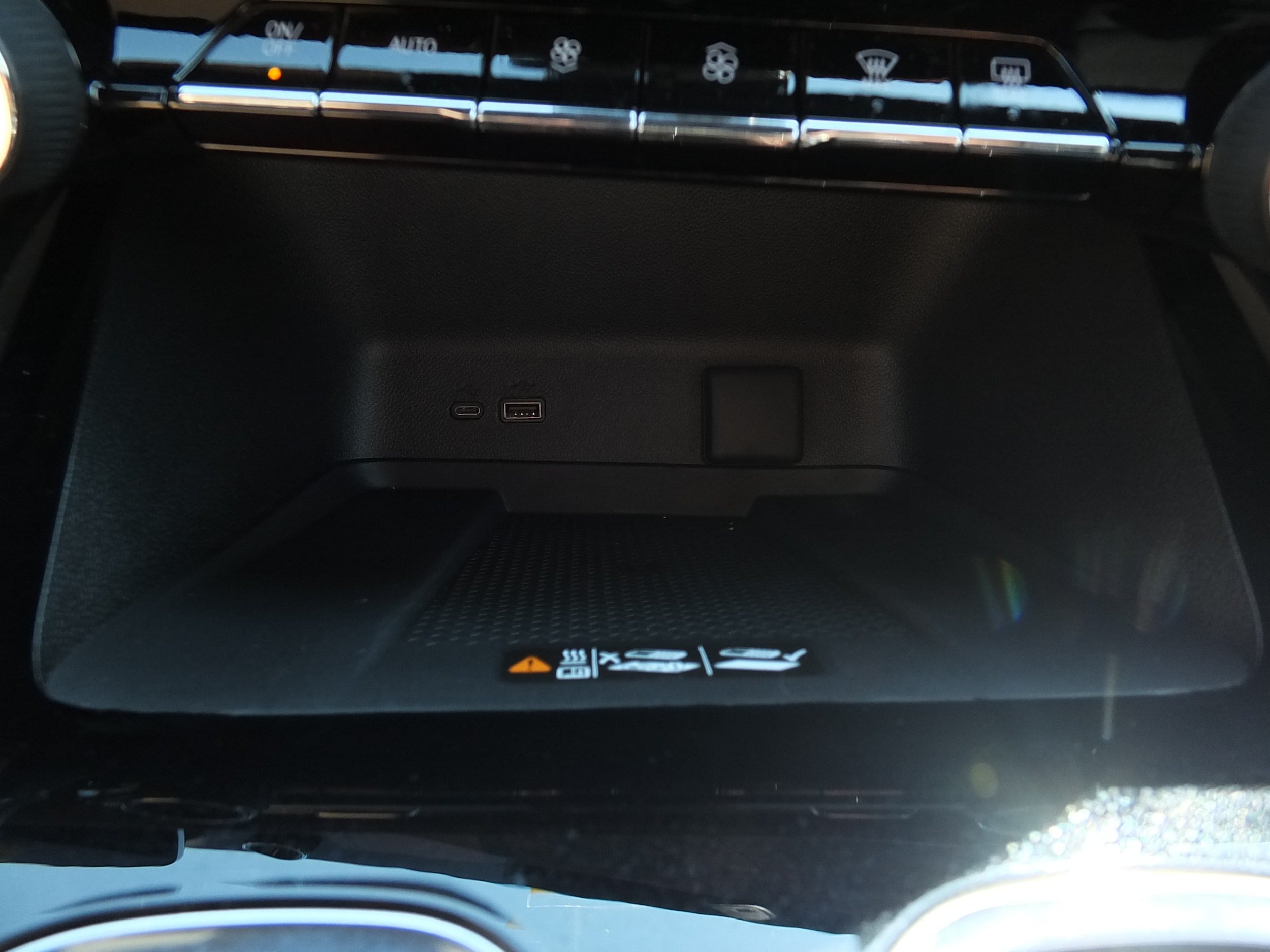 Used 2025 Chevrolet Traverse RS w/ LPO, Floor Liner Package FWD image 28