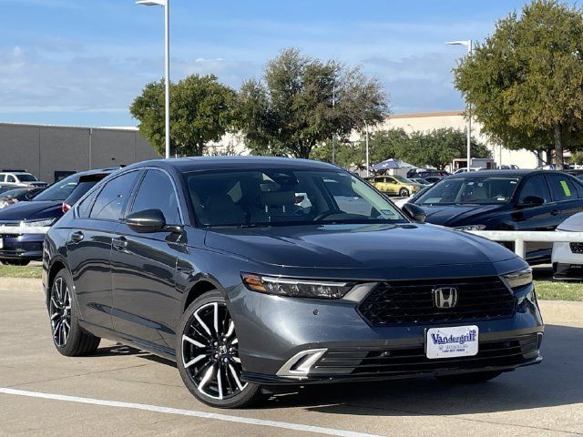 Used 2025 Honda Accord Touring image 2