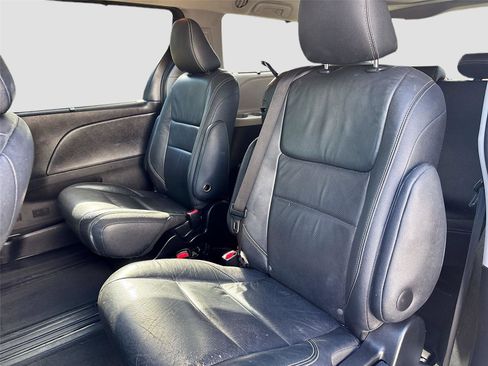 Used 2016 Toyota Sienna SE Premium image 27