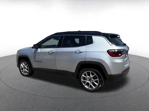 Used 2025 Jeep Compass Limited AWD/4WD image 10