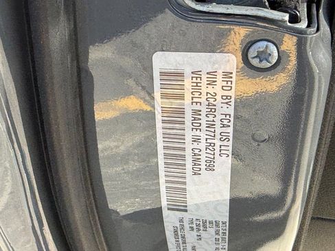 Used 2020 Chrysler Pacifica Limited w/ Advanced Safetytec Group FWD image 22