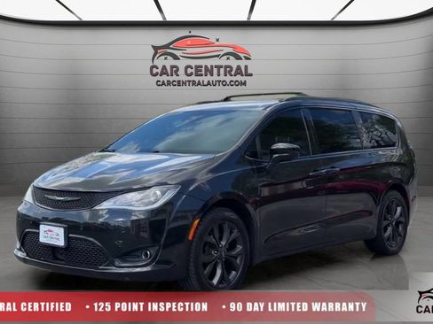 Used 2018 Chrysler Pacifica Touring-L Plus w/ Advanced Safetytec Group FWD image 1