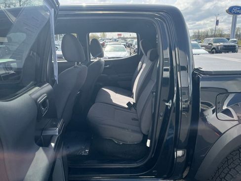 Used 2018 Toyota Tacoma TRD Off-Road AWD/4WD image 28