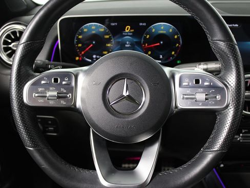 Used 2021 Mercedes-Benz GLB 250 image 12