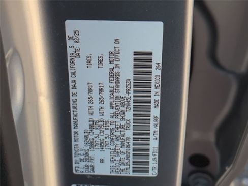 Used 2025 Toyota Tacoma TRD Off-Road AWD/4WD image 15
