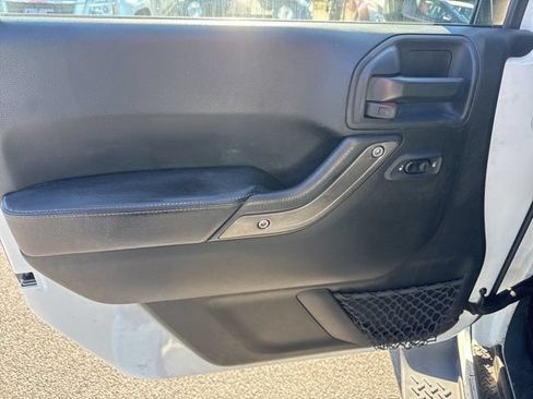 Used 2017 Jeep Wrangler Sport AWD/4WD image 14