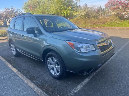 Used 2016 Subaru Forester 2.5i w/ Alloy Wheel Package AWD/4WD image 2