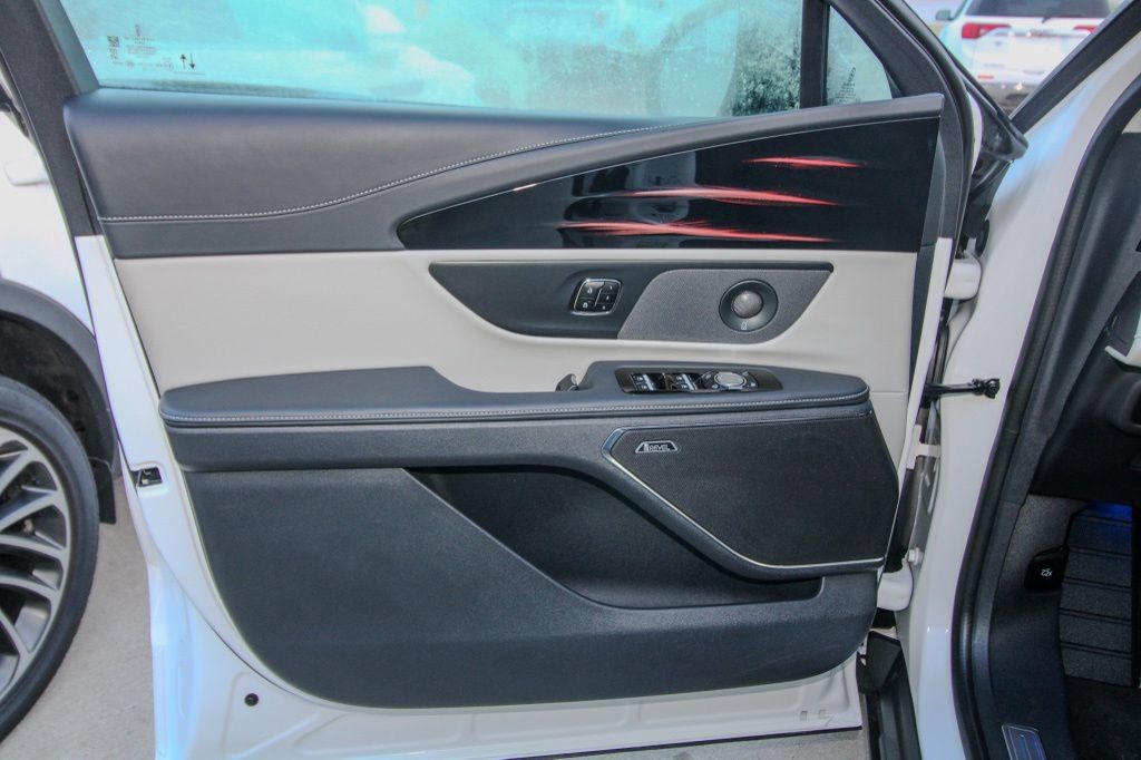 Used 2024 Lincoln Nautilus Premier w/ Equipment Group 102A AWD/4WD image 13