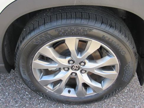 Used 2024 Toyota Grand Highlander Limited image 15