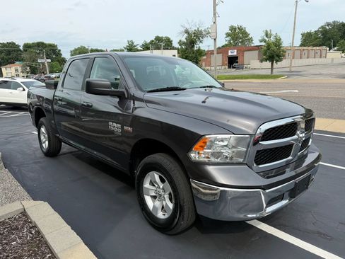 Used 2019 RAM 1500 Classic SLT AWD/4WD image 4