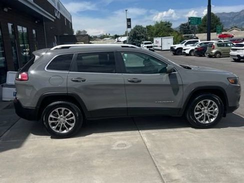 Used 2021 Jeep Cherokee Latitude Plus AWD/4WD image 5