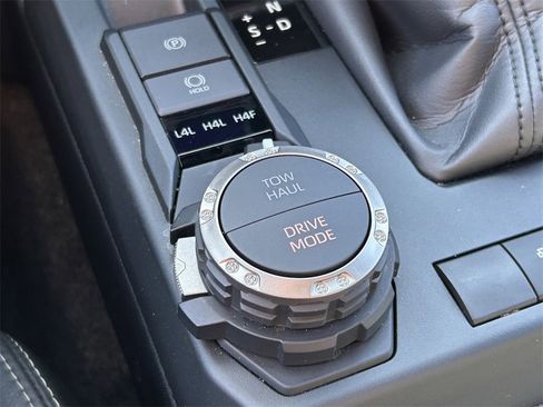 Used 2025 Toyota 4Runner Limited image 32