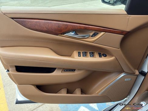 Used 2016 Cadillac Escalade ESV Platinum image 32