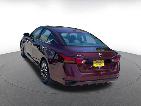 Used 2025 Nissan Altima 2.5 SV FWD image 10