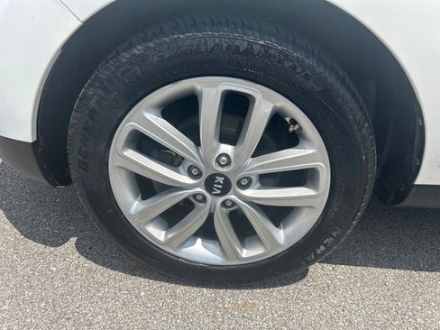 Used 2019 Kia Soul + FWD image 11