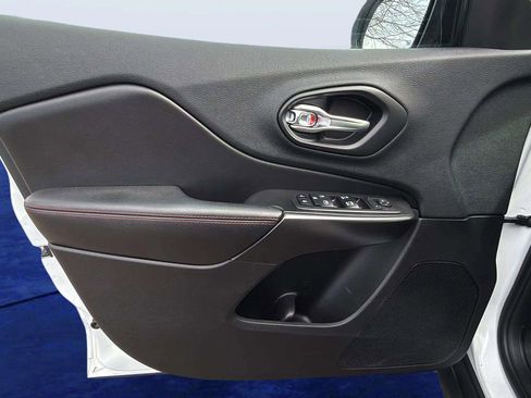 Used 2019 Jeep Cherokee Trailhawk image 18