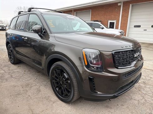 Used 2022 Kia Telluride EX w/ EX Premium Package image 2