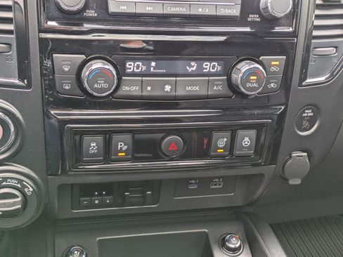 Used 2021 Nissan Titan PRO-4X w/ Pro-4x Convenience Package image 23