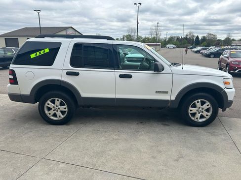 Used 2006 Ford Explorer XLT AWD/4WD image 4
