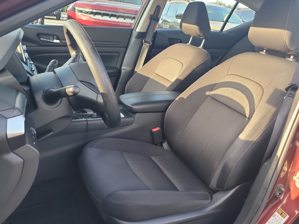 Used 2025 Nissan Altima 2.5 SV FWD image 19