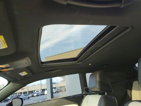 Used 2015 Dodge Challenger SXT Plus image 28