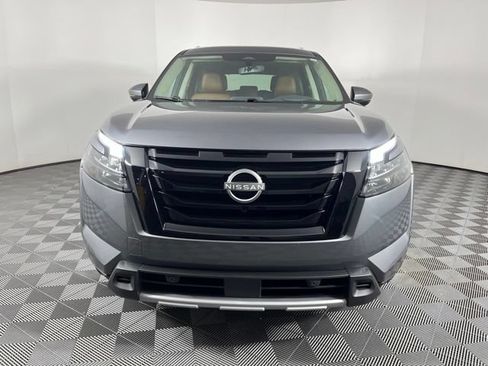 Used 2025 Nissan Pathfinder Platinum w/ Black Appearance Package FWD image 5