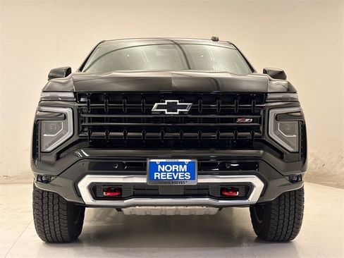 Used 2025 Chevrolet Suburban Z71 w/ Comfort Package image 3