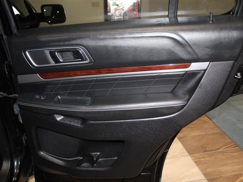 Used 2016 Ford Explorer Platinum AWD/4WD image 39