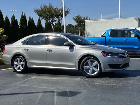 Used 2012 Volkswagen Passat 2.5 SE FWD image 3