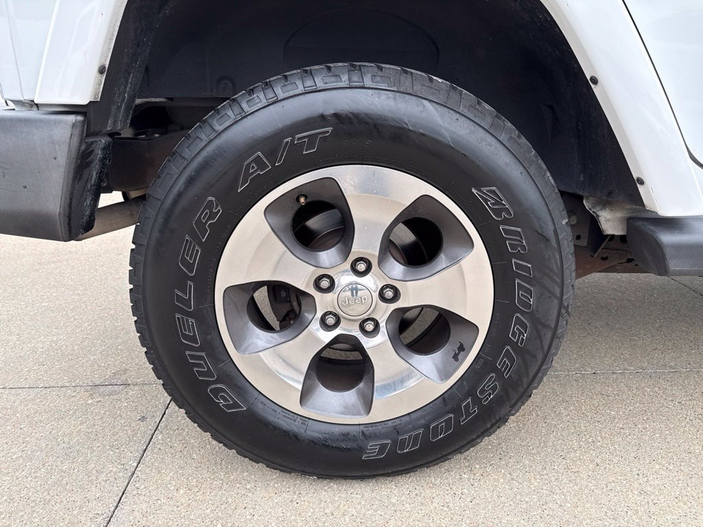 Used 2018 Jeep Wrangler Unlimited Sahara w/ Connectivity Group AWD/4WD image 58