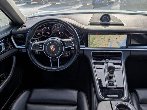 Used 2018 Porsche Panamera 4S image 17