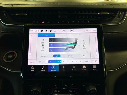 Used 2021 Jeep Grand Cherokee L Overland w/ Luxury Tech Group IV image 26