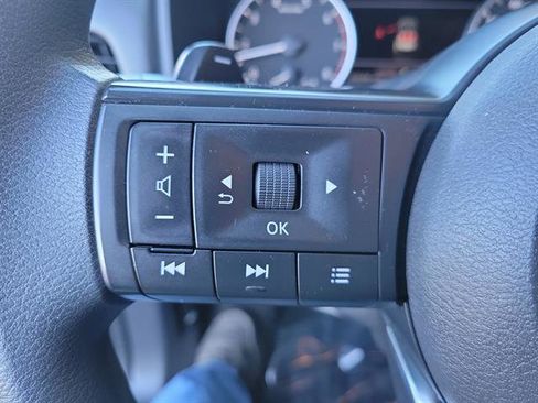 Used 2024 Nissan Rogue SV image 15