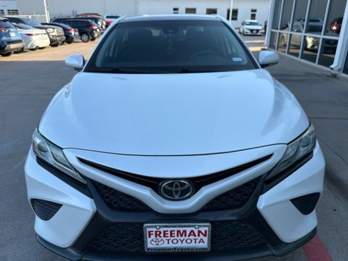 Used 2019 Toyota Camry XSE FWD image 3