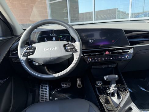 Used 2024 Kia Niro EX Touring image 16