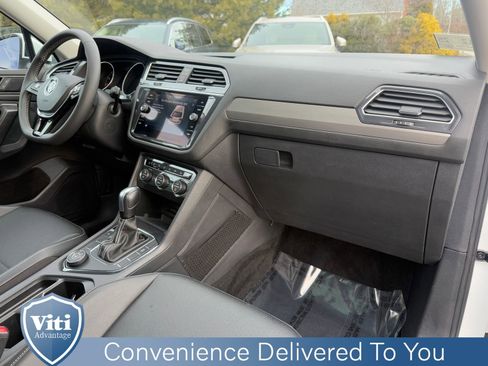 Used 2021 Volkswagen Tiguan SE w/ Panoramic Sunroof Package image 29