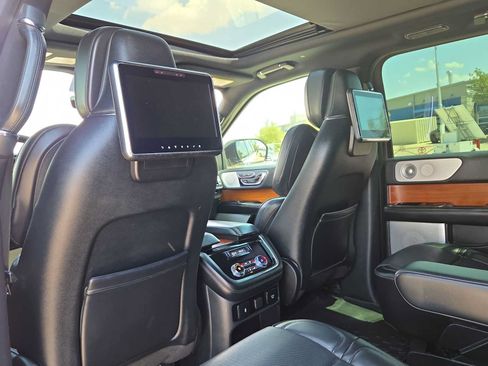 Used 2019 Lincoln Navigator L Reserve AWD/4WD image 16