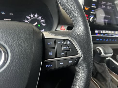 Certified 2024 Toyota Sienna XLE image 29