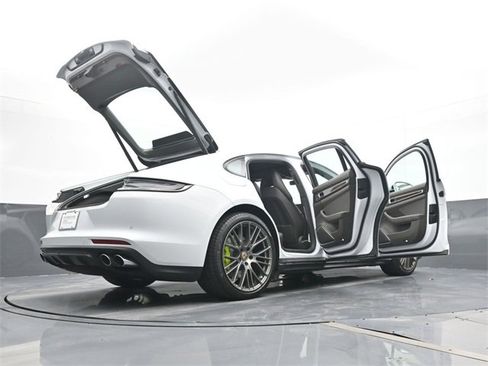 Used 2023 Porsche Panamera 4 image 27