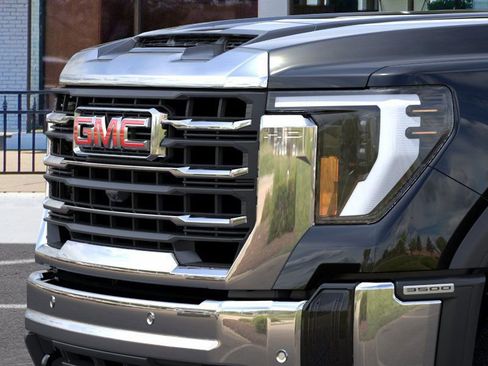 New 2025 GMC Sierra 3500 SLT w/ SLT Premium Package image 15