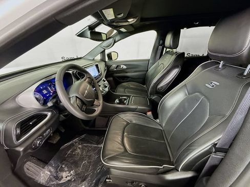 Used 2025 Chrysler Pacifica Limited FWD image 20