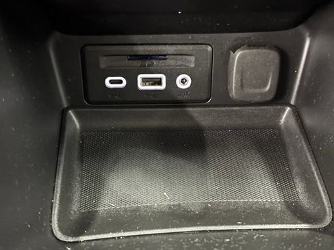 Used 2023 GMC Terrain SLT image 28