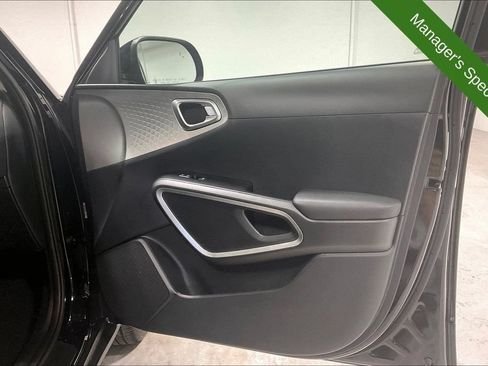 Used 2025 Kia Soul LX FWD image 22