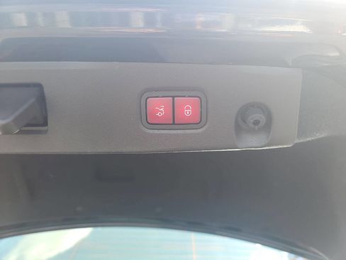 Used 2018 Mercedes-Benz CLS 550 4MATIC image 32