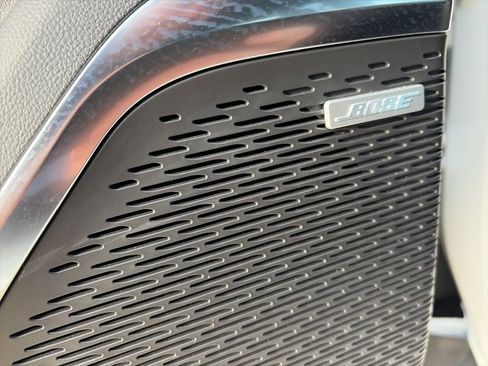 Used 2025 GMC Acadia Elevation image 16