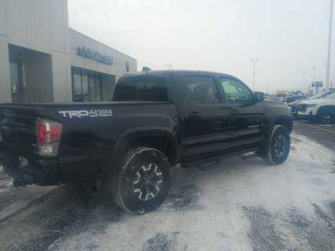Used 2023 Toyota Tacoma TRD Off-Road image 11