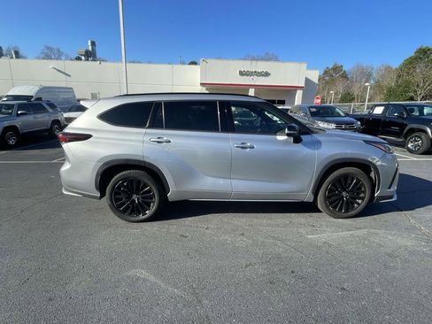 Used 2024 Toyota Highlander XSE image 12