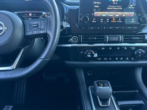 Used 2024 Nissan Pathfinder SL image 28